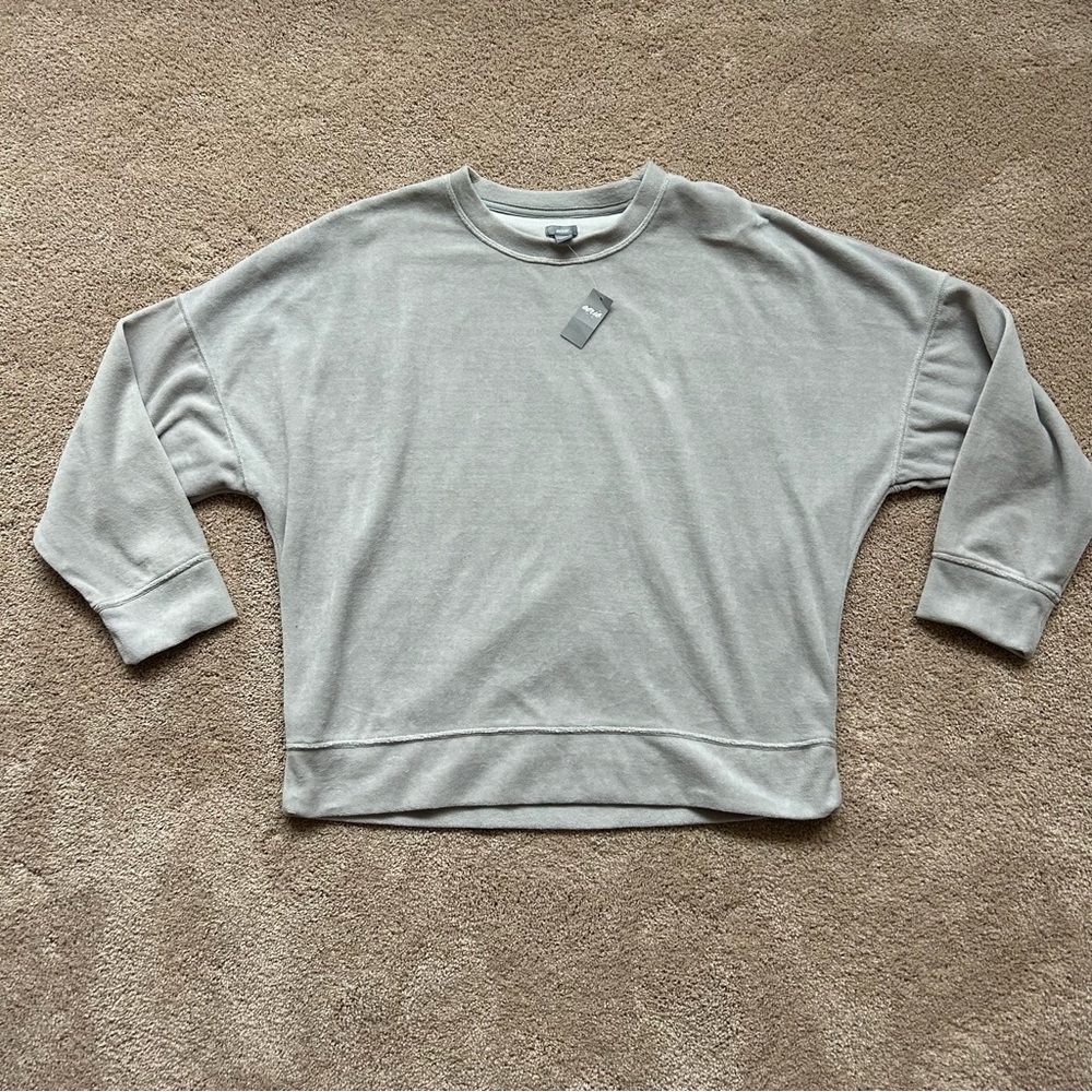 Aerie Women’s Light Gray Crewneck Sweater